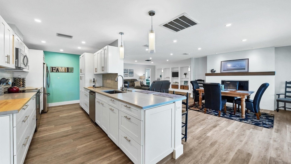 Punta Gorda Isles 3-Bedroom Private Pool Home on Canal with Dock 3 Home