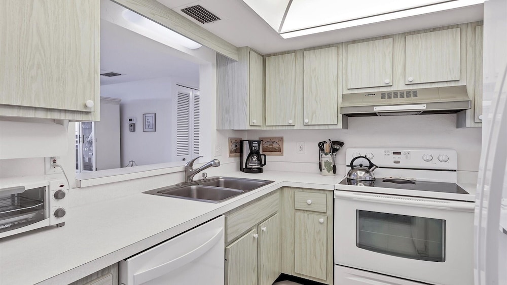 Anchorage Resort 6th Floor 2 bedroom Condo on Siesta Key 2 Condo