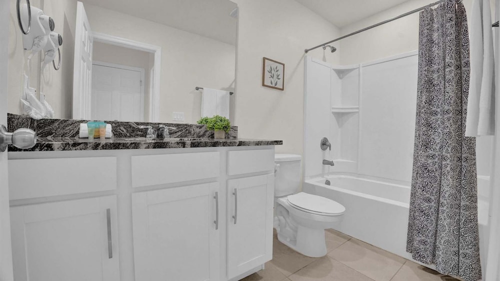 Upstay: Large Resort Home w Private Pool & Hot Tub