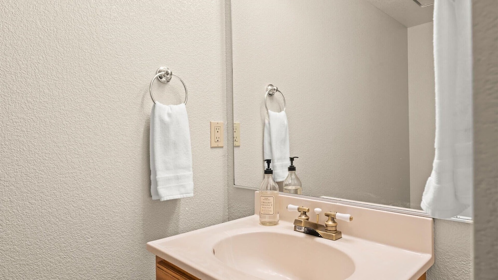 NEW Cityside Stay 3BR Retreat Near DT w Patio