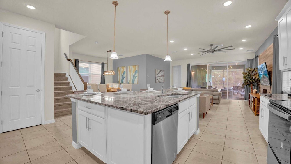 Upstay: Large Resort Home w Private Pool & Hot Tub