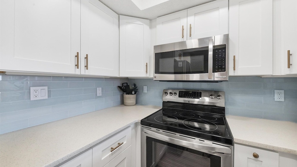 Anchorage Resort Siesta Key 2 Bedroom 6th Floor Condo Beach Access 2 Condo