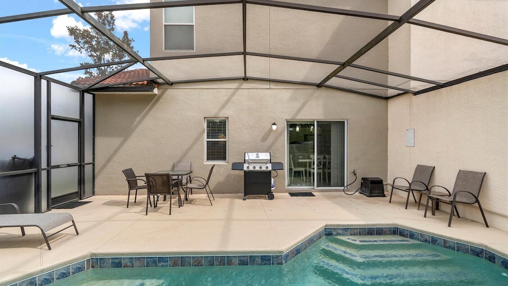 Spacious 4BR Family Townhouseprivate Pool & BBQ