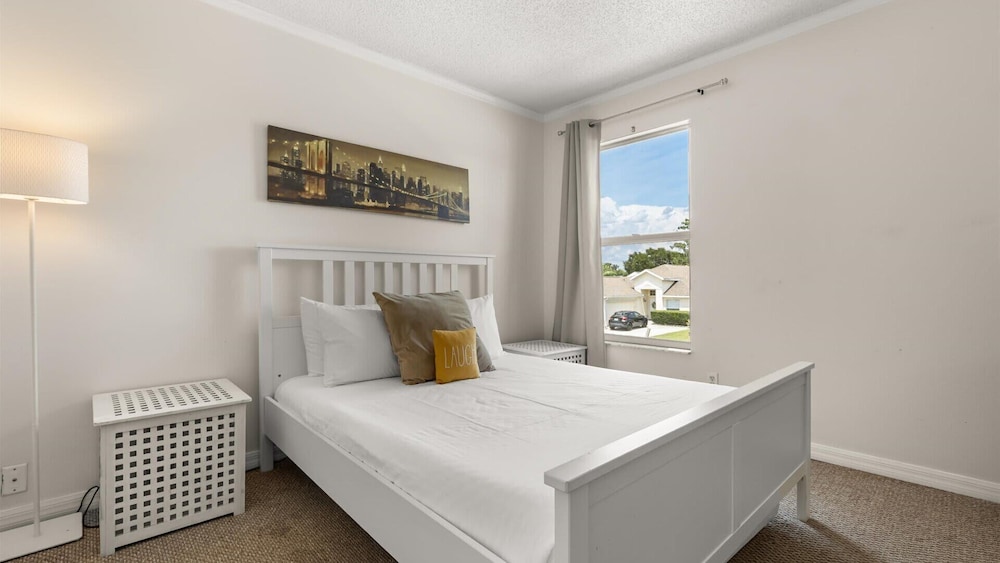 Upstay: Bright Family-friendly Retreat With Patio