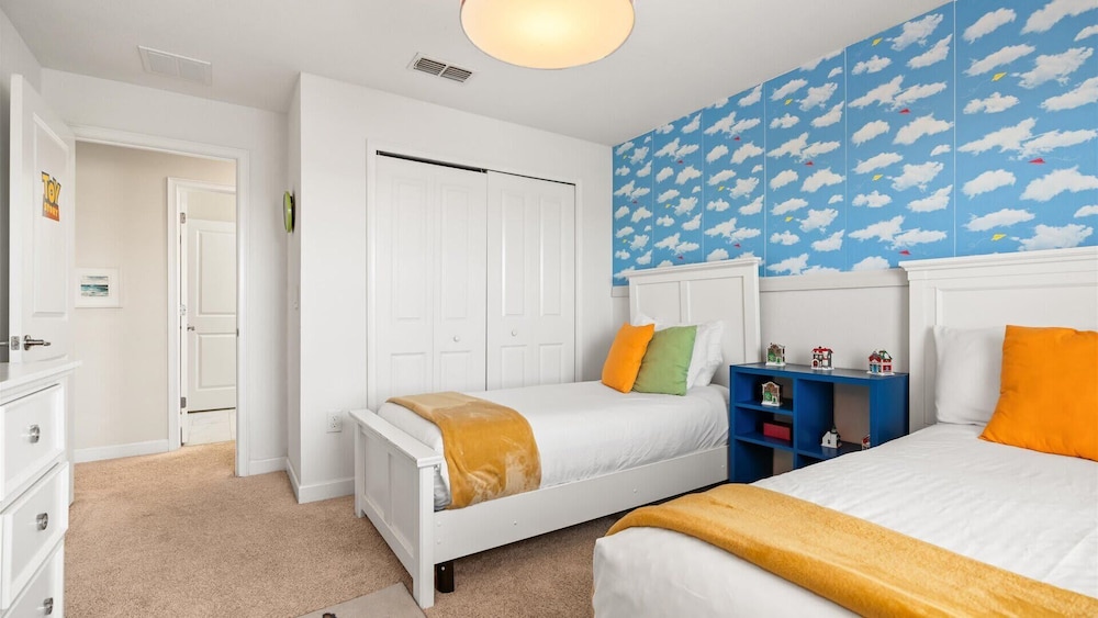 Upstay: Family-friendly 4BR Townhouse w Pool & BBQ