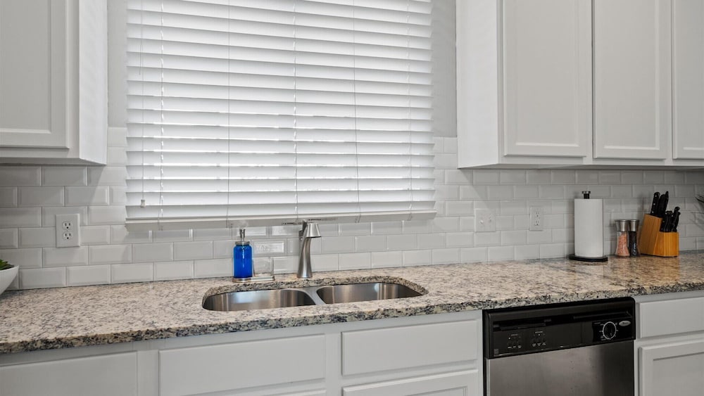 Upstay East Austin Retreat w Yard5min to Downtown