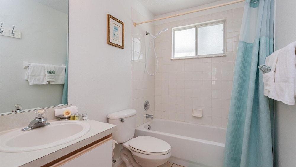 Villas at Island Club Community, Pools, Jacuzzi and More!