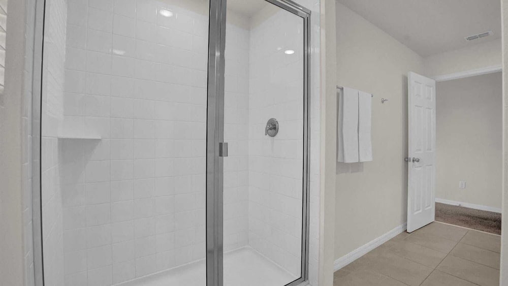 Upstay: Large Resort Home w Private Pool & Hot Tub