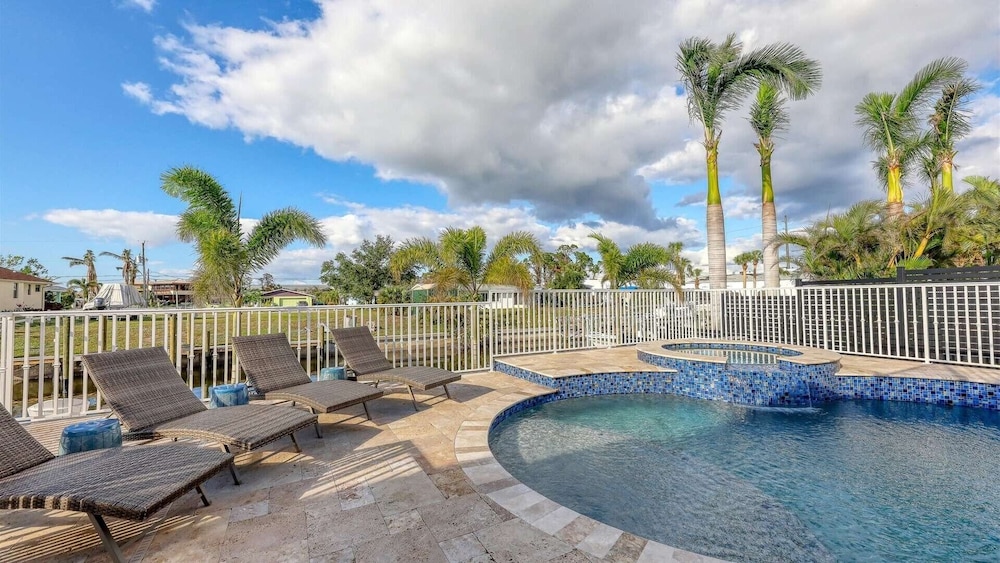 Englewood 3 Bedroom Private Pool+Spa Canal on Lemon Bay Home 3 Home