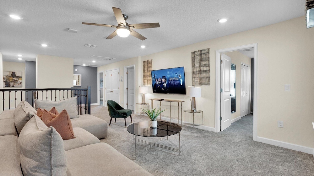 Championsgate 8 bedroom, Game room, Pool, Theater 8 Home