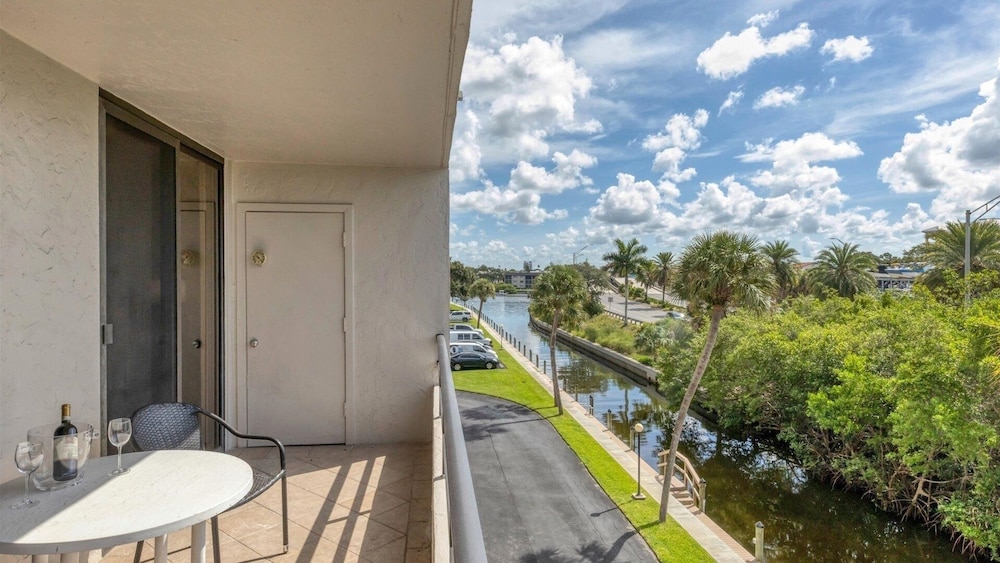 Anchorage Resort 3rd Floor Two Bedroom Condo with Beach Access 2 Condo