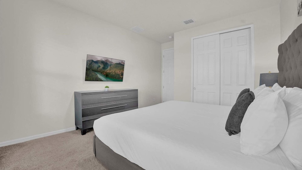 Upstay: Large Resort Home w Private Pool & Hot Tub