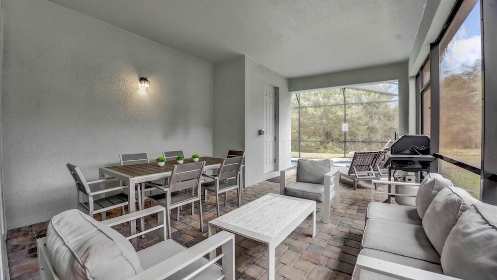 Upstay: Large Resort Home w Private Pool & Hot Tub