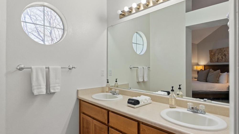 NEW Cityside Stay 3BR Retreat Near DT w Patio