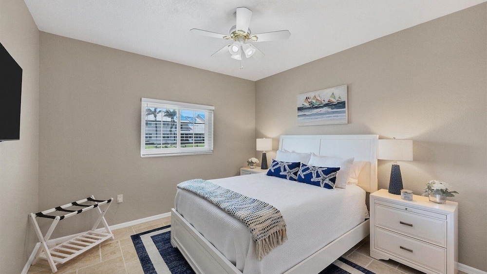 Waterfront Punta Gorda Isles 3 Bedroom pool hot tub, dock, bikes office 3 Home