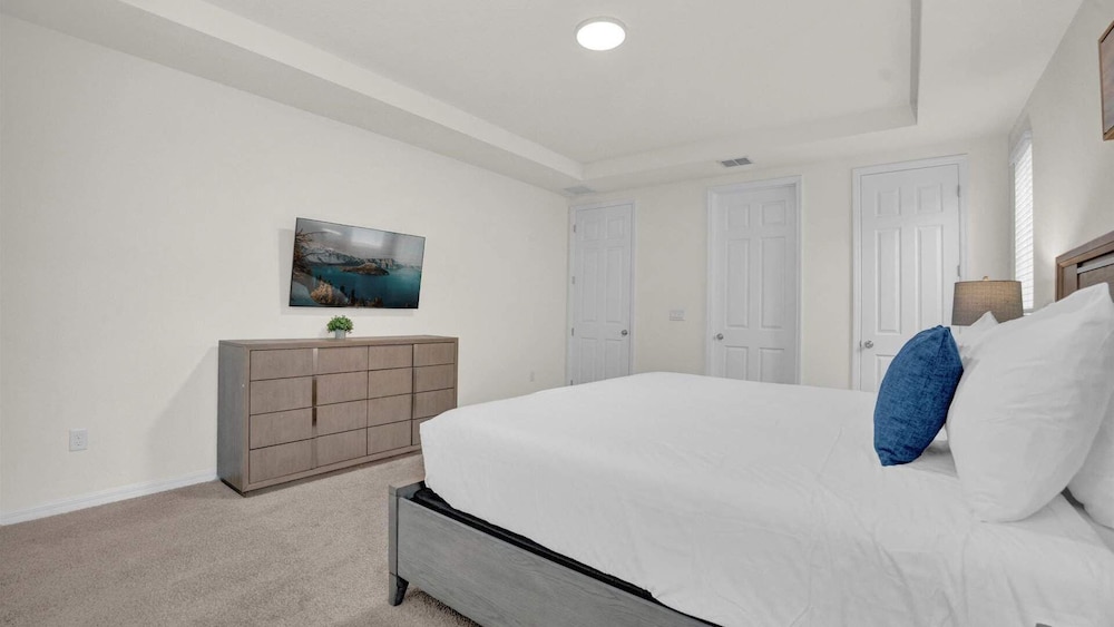 Upstay: Large Resort Home w Private Pool & Hot Tub