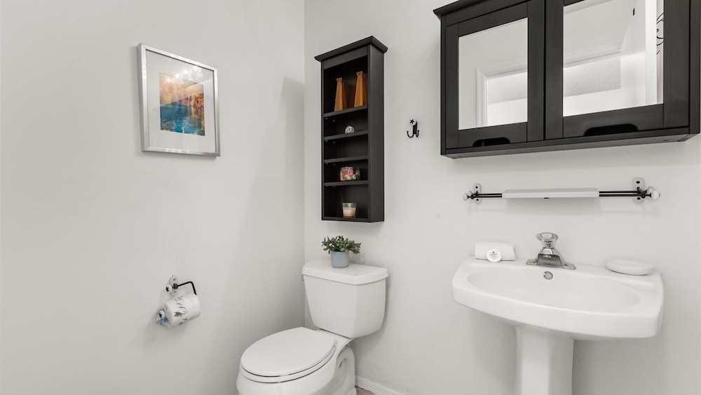 Upstay: Bright Family-friendly Retreat With Patio