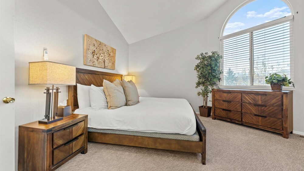 NEW Cityside Stay 3BR Retreat Near DT w Patio