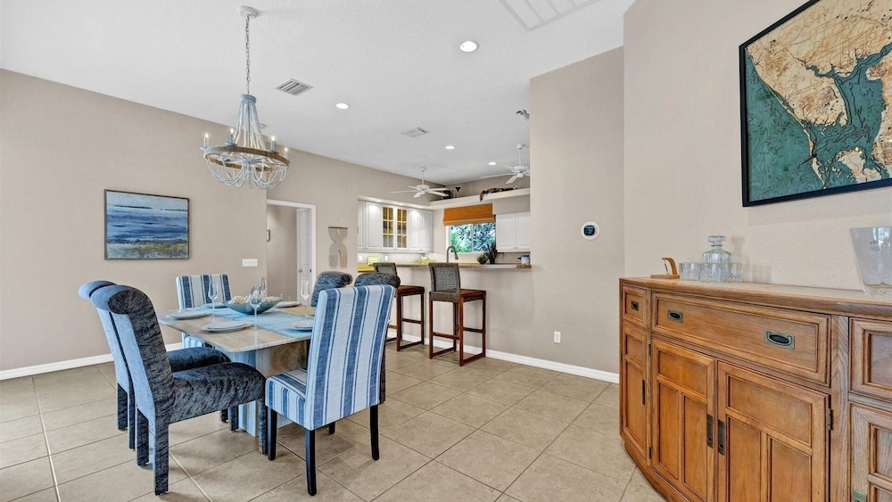 Rotonda West 3 Bedroom Private Pool/Spa Vacation Home. Only 10 miles to Gulf Beaches 3 Home