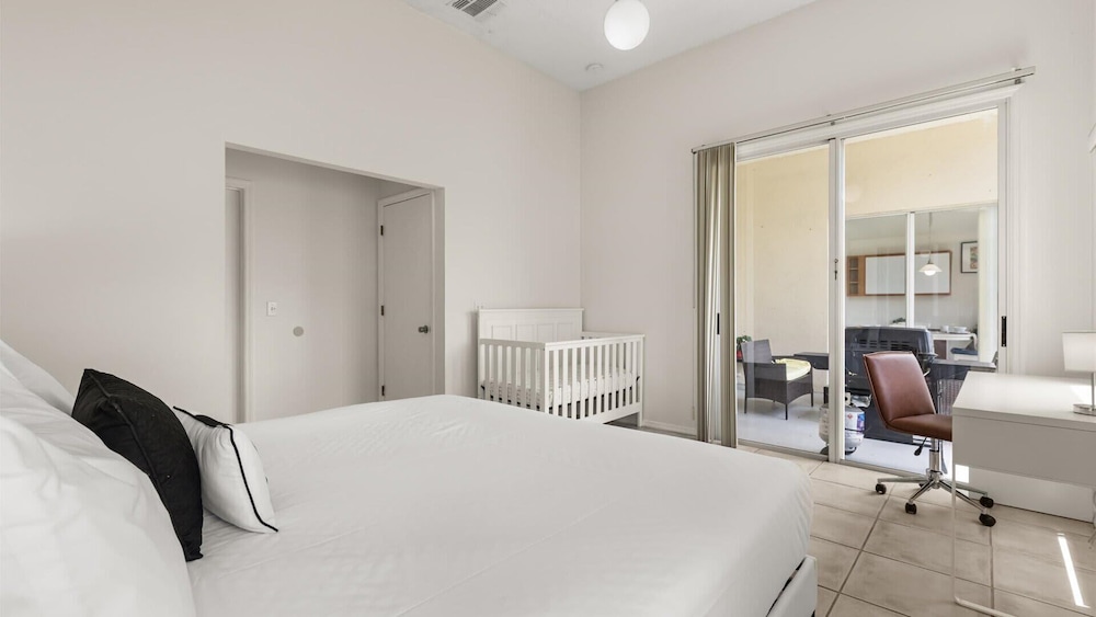 Upstay: Bright Family-friendly Retreat With Patio