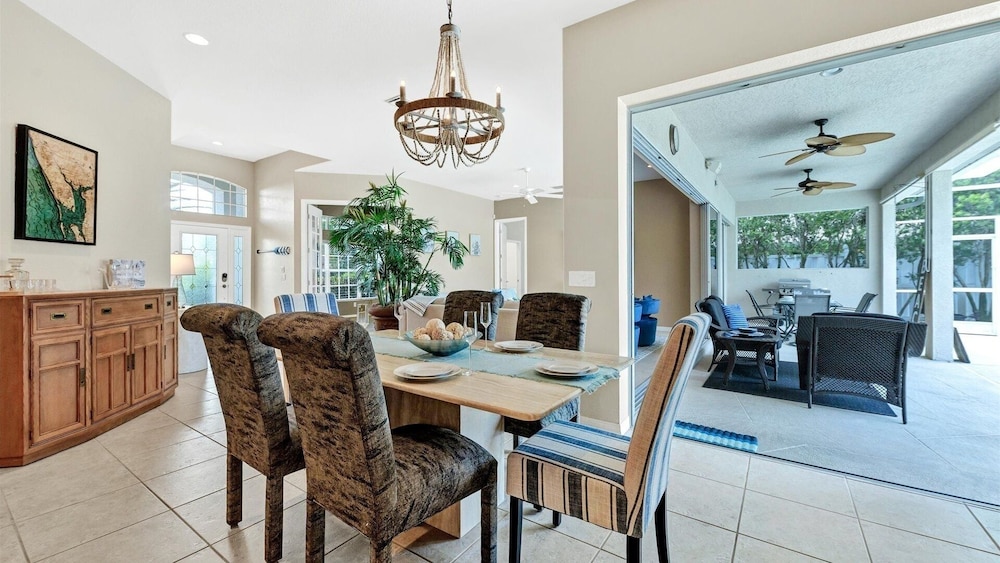 Rotonda West 3 Bedroom Private Pool/Spa Vacation Home. Only 10 miles to Gulf Beaches 3 Home