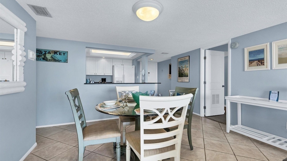 Anchorage Resort 7th Fl 2 Bedroom Condo with Beach Access 2 Condo