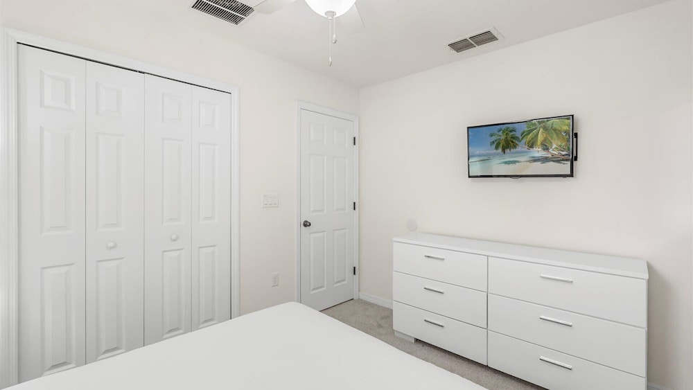Spacious 4BR Family Townhouseprivate Pool & BBQ