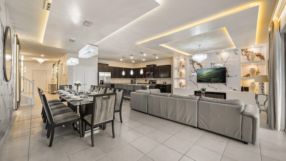 Exquisite 10br Luxury Villa Pool Hot Tub Arcade