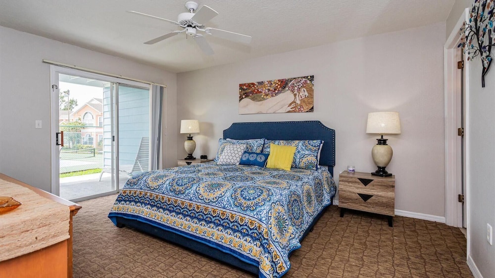 Villas at Island Club Community, Pools, Jacuzzi and More!