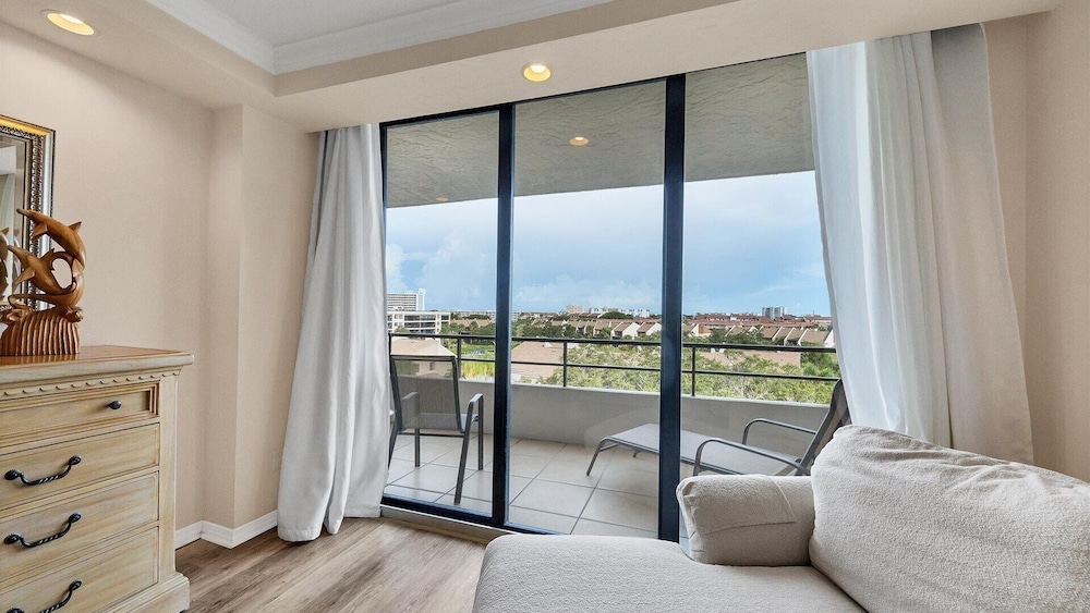 Anchorage Resort 3 bedroom Luxury Condo w Balcony, Pool Table, Near Beach 3 Condo