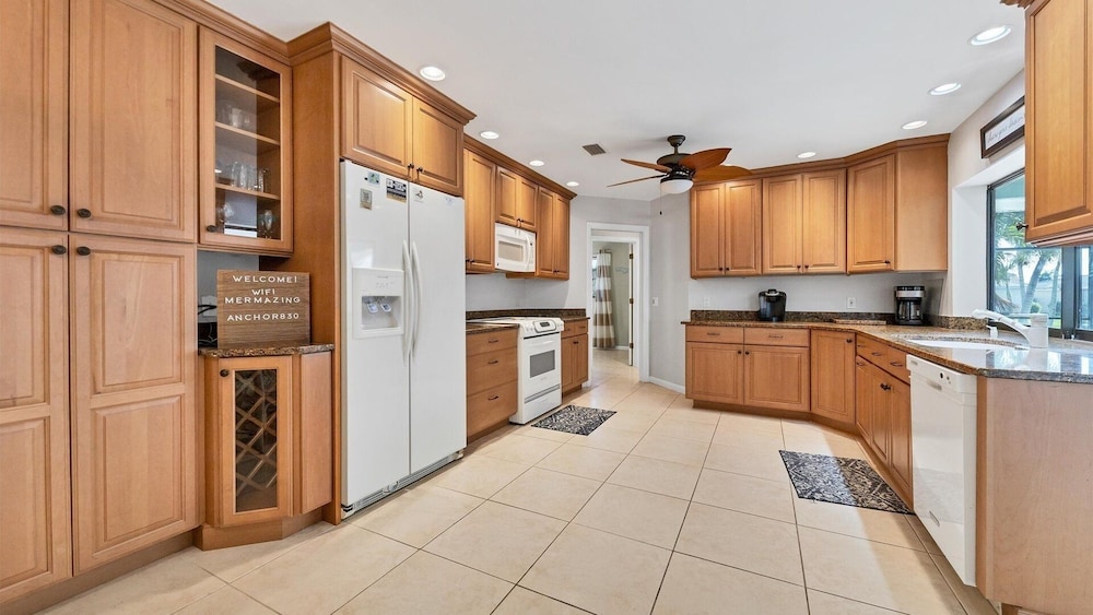 Punta Gorda Isles Private Pool/spa Home On Canal/ Bikes 3 Bedroom Home