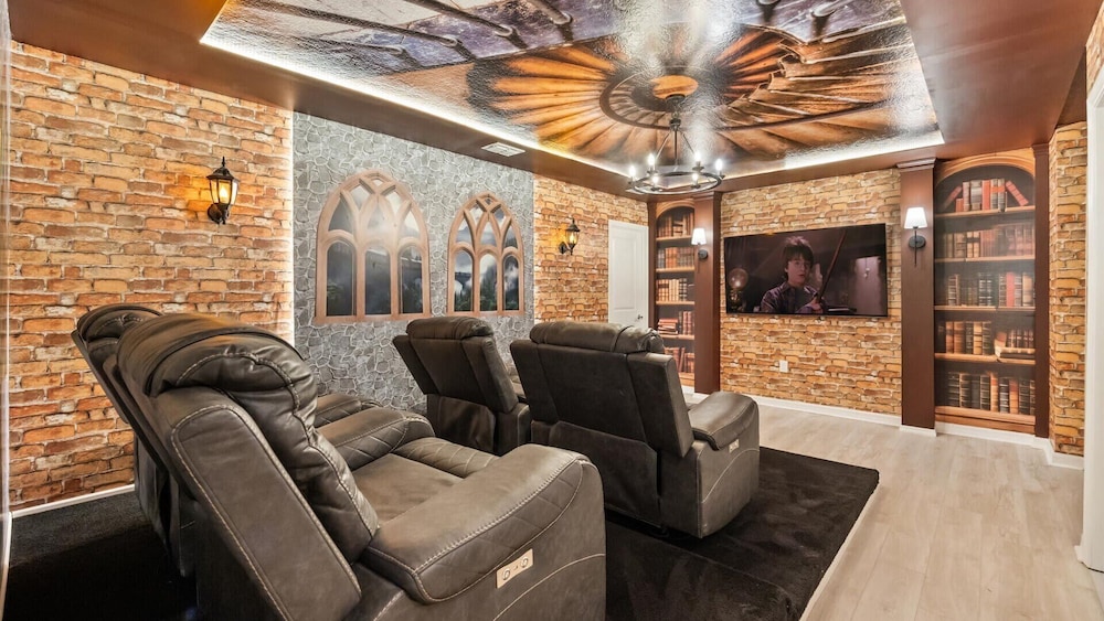 Exquisite 10br Luxury Villa Pool Hot Tub Arcade