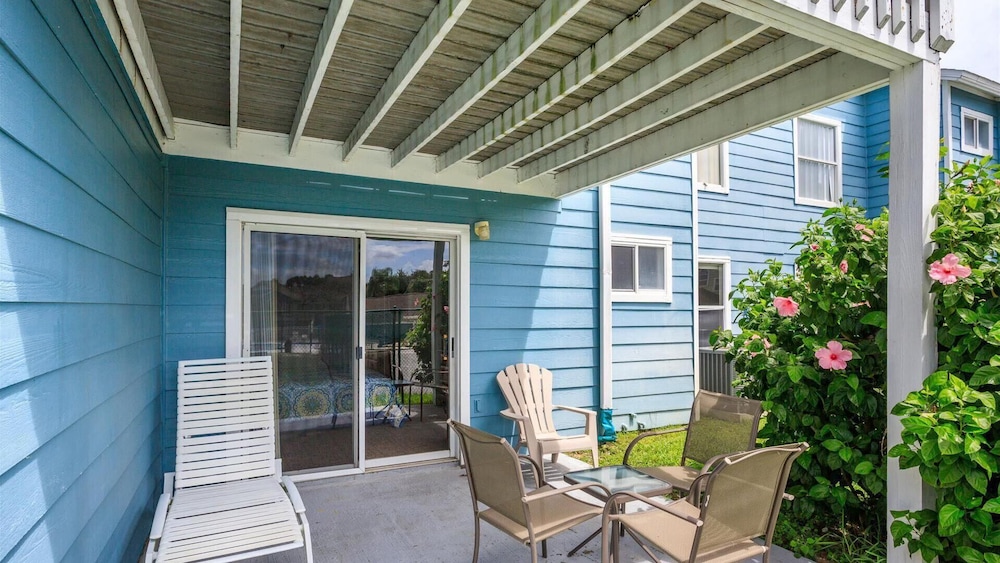 Villas at Island Club Community, Pools, Jacuzzi and More!