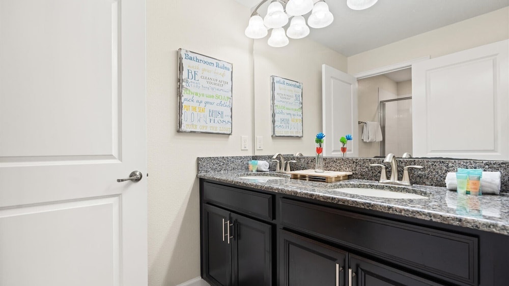 Upstay: Family-friendly 4BR Townhouse w Pool & BBQ
