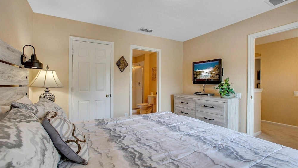 Windsor Hills Resort 6 Bedroom Home with Water Views 6 Home