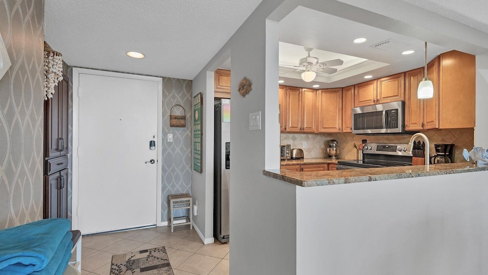 Anchorage Resort Siesta Key 6th Floor 2 bedroom Condo Beach Access 2 Condo