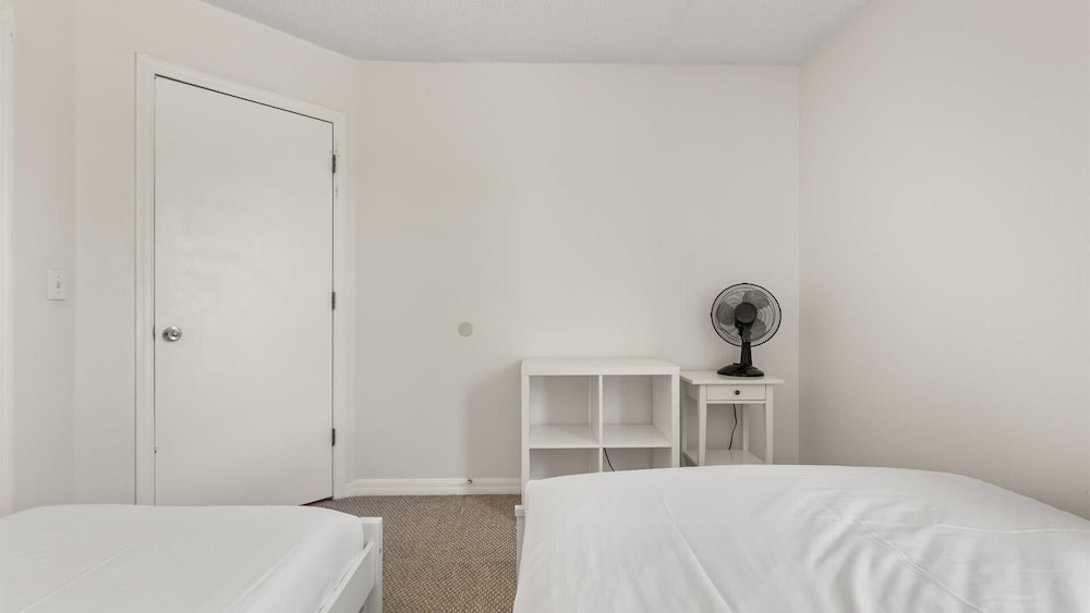 Upstay: Bright Family-friendly Retreat With Patio