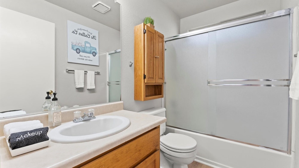 NEW Cityside Stay 3BR Retreat Near DT w Patio
