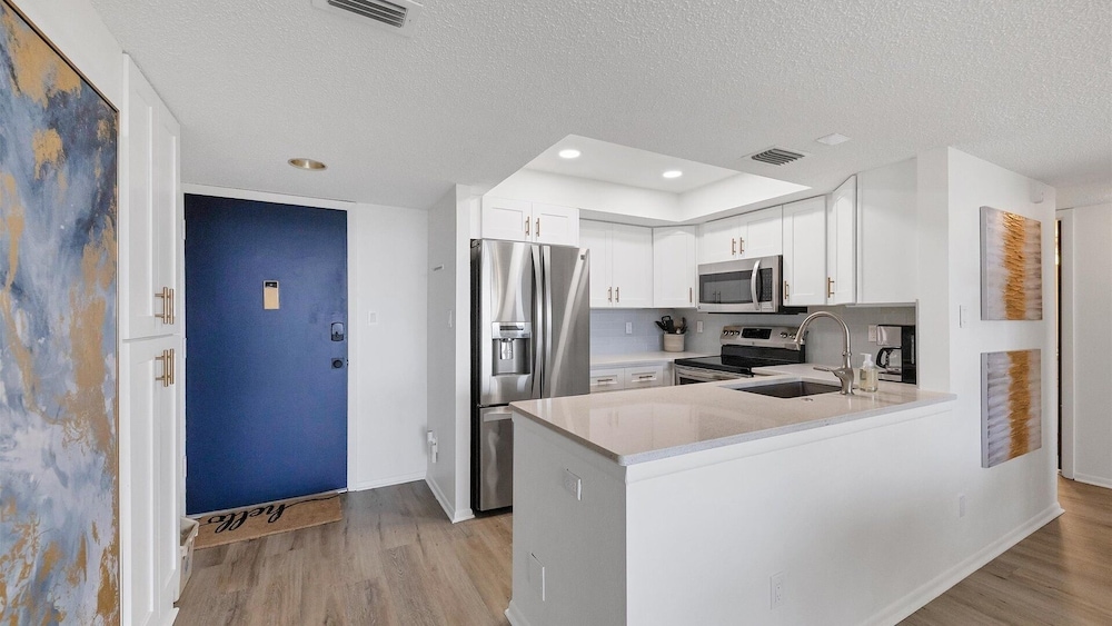 Anchorage Resort Siesta Key 2 Bedroom 6th Floor Condo Beach Access 2 Condo