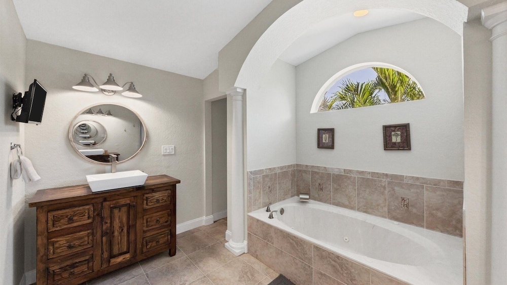 Family-friendly Waterfront 4br Pool Punta Gorda Isles 4 Bedroom Home