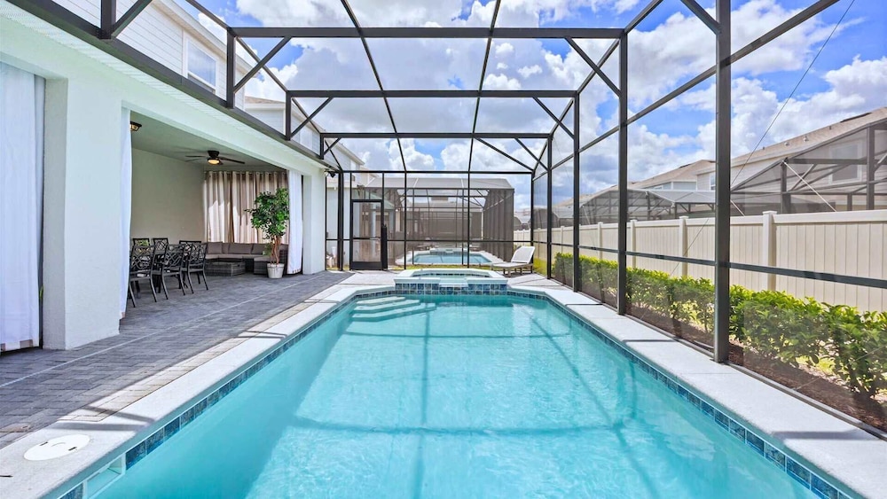Exquisite 10br Luxury Villa Pool Hot Tub Arcade