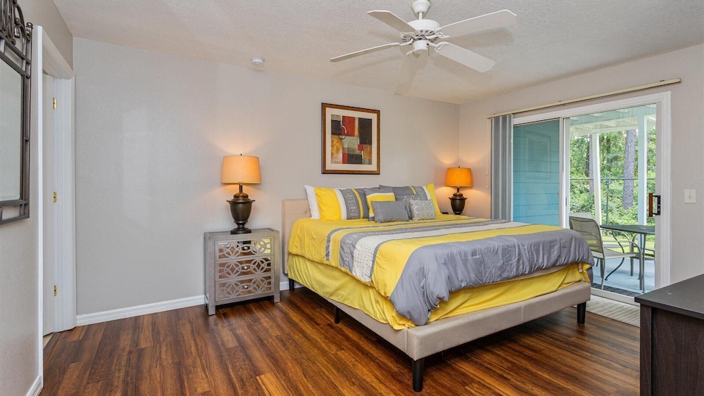 Villas at Island Club Community, Pools, Jacuzzi and More!