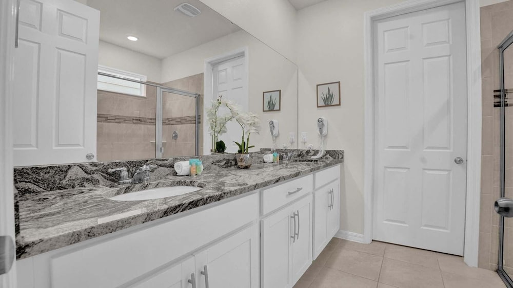 Upstay: Large Resort Home w Private Pool & Hot Tub