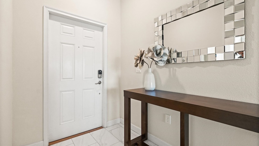 Upstay: Family-friendly 4BR Townhouse w Pool & BBQ