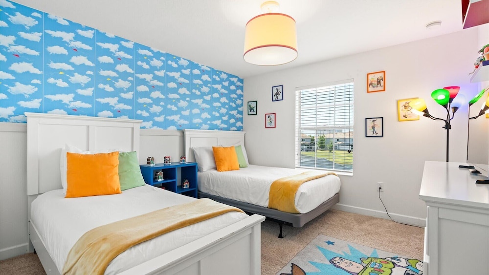 Upstay: Family-friendly 4BR Townhouse w Pool & BBQ