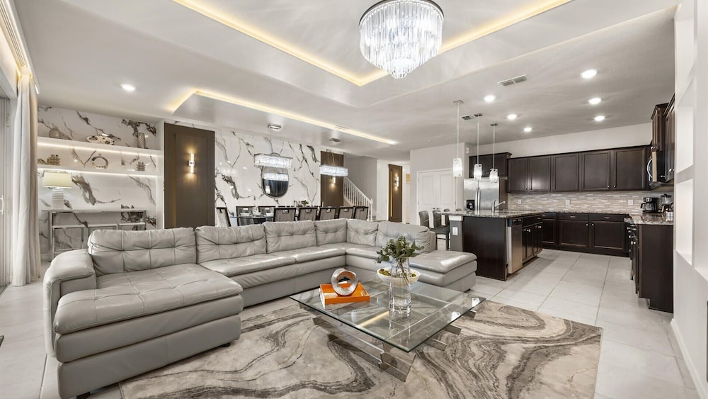 Exquisite 10br Luxury Villa Pool Hot Tub Arcade