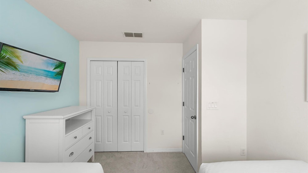 Spacious 4BR Family Townhouseprivate Pool & BBQ