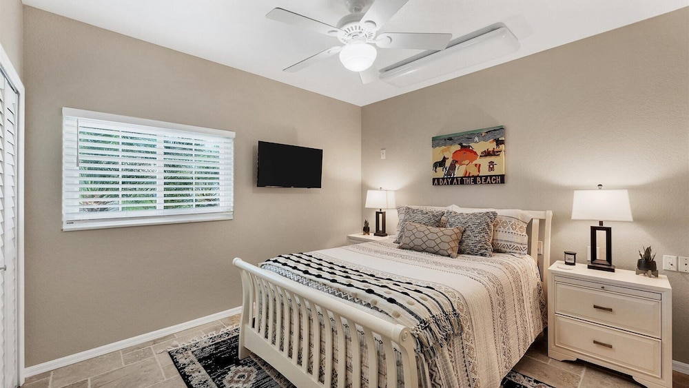 Waterfront Punta Gorda Isles 3 Bedroom pool hot tub, dock, bikes office 3 Home