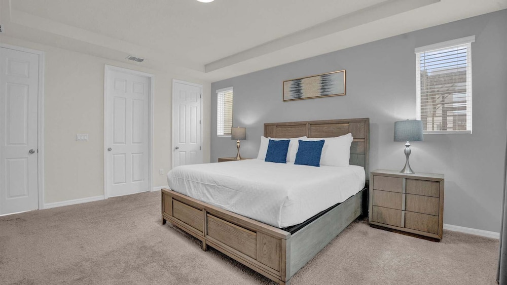 Upstay: Large Resort Home w Private Pool & Hot Tub