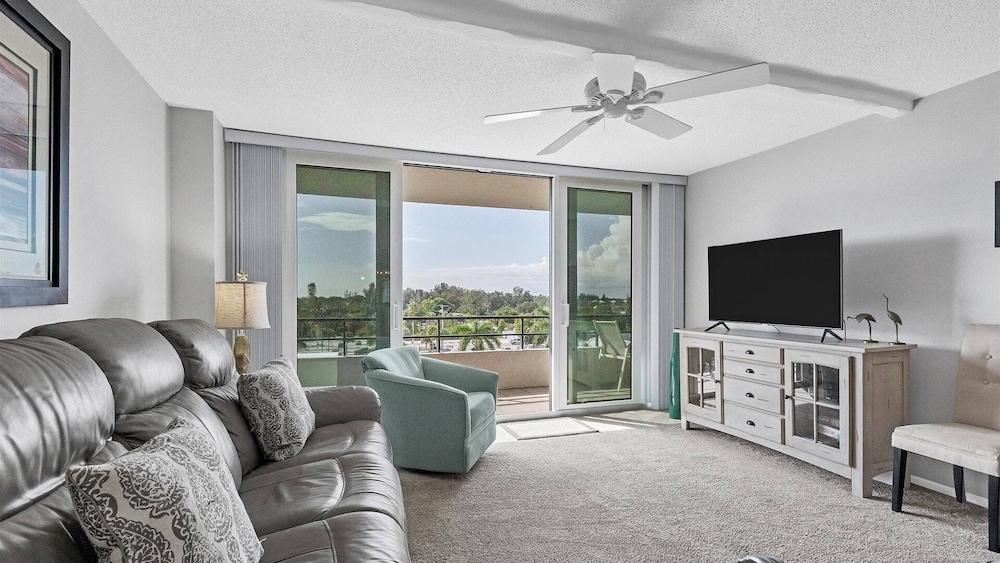Anchorage Resort Siesta Key 6th Floor 2 bedroom Condo Beach Access 2 Condo